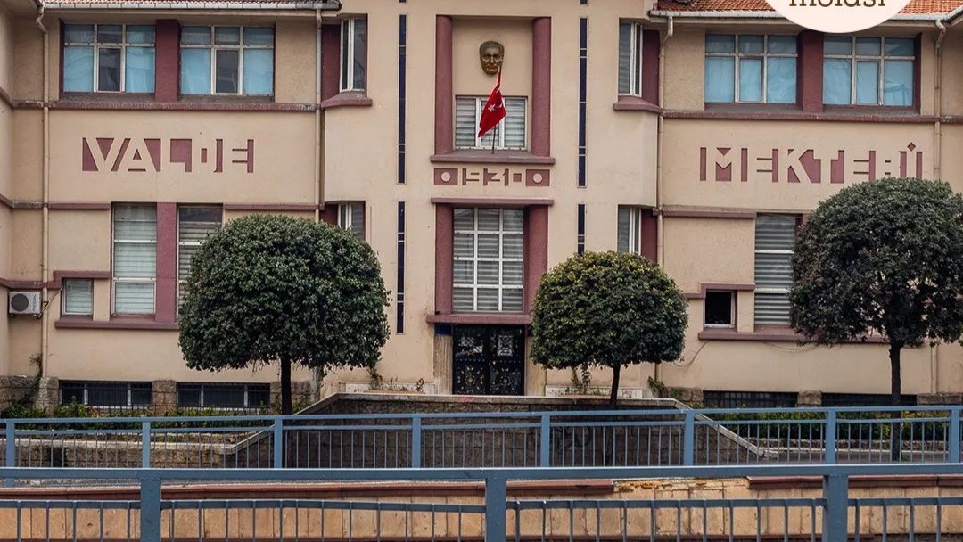 Pertevniyal Lisesi