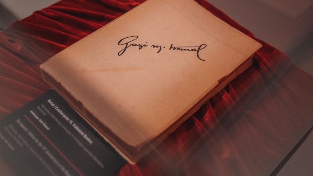 ATATÜRK’ÜN YAYINLANMAMIŞ 150 FOTOĞRAFI ve ÖZEL BELGELERİYLE “KARANLIKTA AKAN BİR YILDIZ: MUSTAFA KEMAL ATATÜRK” SERGİSİ MÜZE GAZHANE’DE AÇILDI!